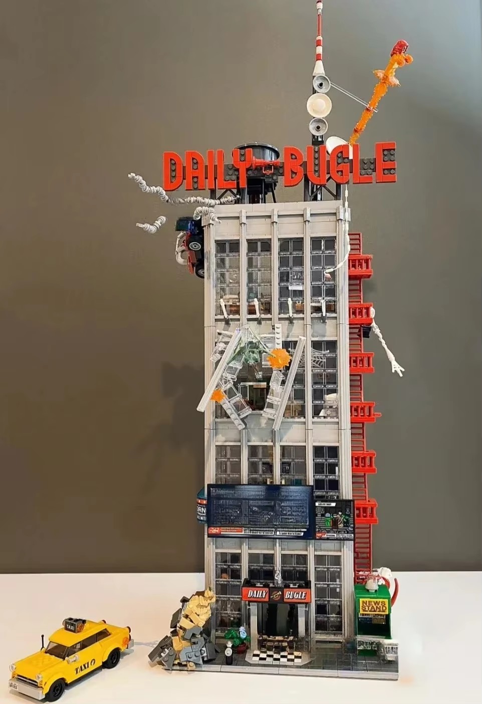 New MOC Red Newspaper Office B - Home Office With View review and price